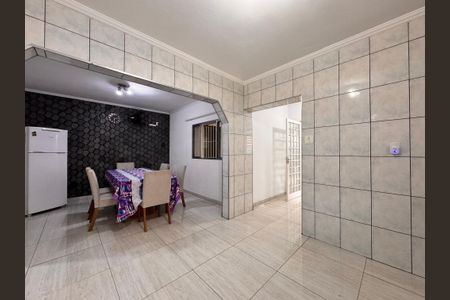 Casa à venda com 221m², 4 quartos e 7 vagas Casa à venda com 221m², 4 quartos e 7 vagasCozinha