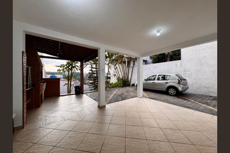 Casa à venda com 221m², 4 quartos e 7 vagas Casa à venda com 221m², 4 quartos e 7 vagasQuintal e área gourmet