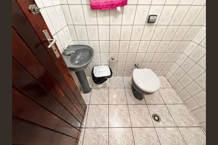 Casa à venda com 221m², 4 quartos e 7 vagas Casa à venda com 221m², 4 quartos e 7 vagasBanheiro de serviço