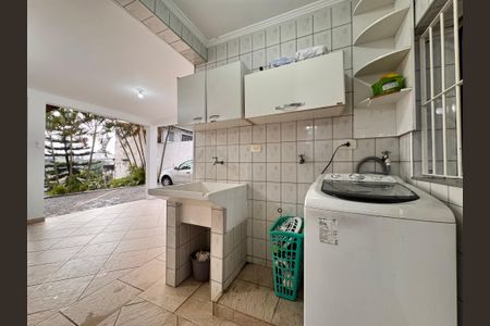Casa à venda com 221m², 4 quartos e 7 vagas Casa à venda com 221m², 4 quartos e 7 vagasLavanderia