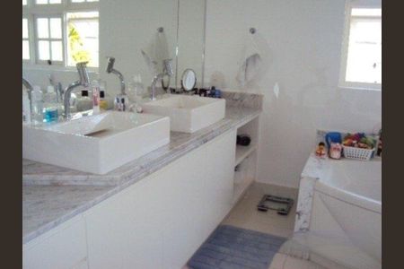 Casa de condomínio à venda com 530m², 4 quartos e 4 vagas