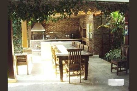 Casa de condomínio à venda com 530m², 4 quartos e 4 vagas