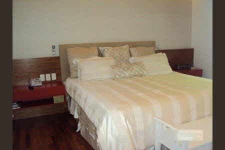 Casa de condomínio à venda com 530m², 4 quartos e 4 vagas