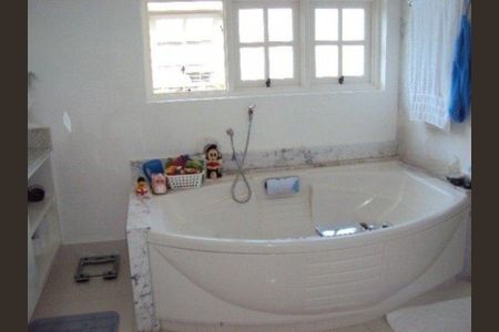 Casa de condomínio à venda com 530m², 4 quartos e 4 vagas