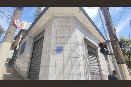 Casa à venda com 170m², 2 quartos e 2 vagas Casa à venda com 170m², 2 quartos e 2 vagasFachada+Placa