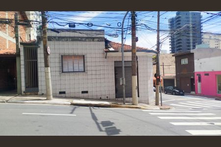 Casa à venda com 170m², 2 quartos e 2 vagas Casa à venda com 170m², 2 quartos e 2 vagasFachada