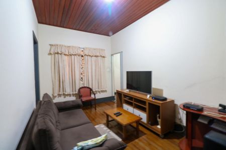 Casa à venda com 170m², 2 quartos e 2 vagas Casa à venda com 170m², 2 quartos e 2 vagasSala