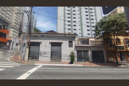 Casa à venda com 170m², 2 quartos e 2 vagas Casa à venda com 170m², 2 quartos e 2 vagasFachada