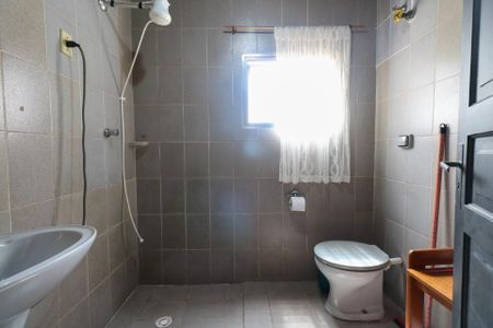 Casa à venda com 170m², 2 quartos e 2 vagas Casa à venda com 170m², 2 quartos e 2 vagasBanheiro