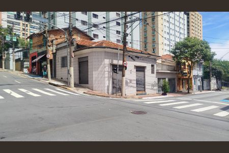 Casa à venda com 170m², 2 quartos e 2 vagas Casa à venda com 170m², 2 quartos e 2 vagasFachada