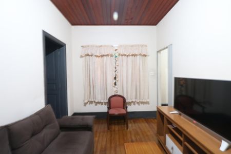 Casa à venda com 170m², 2 quartos e 2 vagas Casa à venda com 170m², 2 quartos e 2 vagasSala