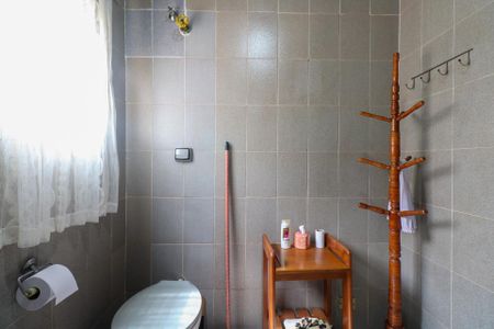 Casa à venda com 170m², 2 quartos e 2 vagas Casa à venda com 170m², 2 quartos e 2 vagasBanheiro