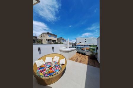 Casa à venda com 133m², 3 quartos e 2 vagas Casa à venda com 133m², 3 quartos e 2 vagasVaranda