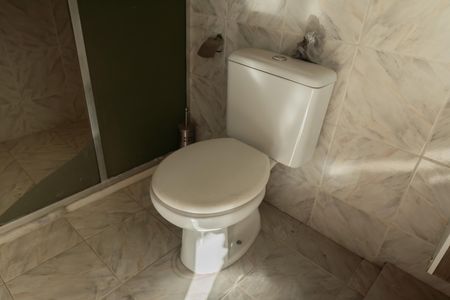 Casa à venda com 350m², 2 quartos e 6 vagasBanheiro do Quintal