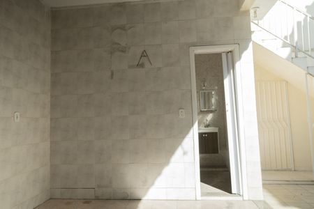 Casa à venda com 350m², 2 quartos e 6 vagasBanheiro do Quintal