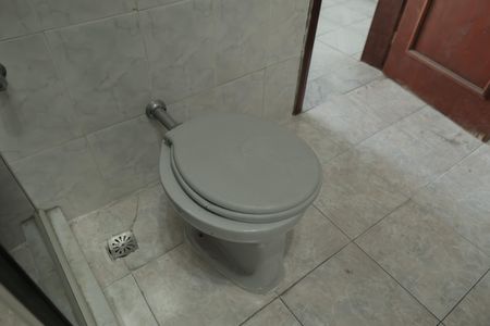 Casa à venda com 350m², 2 quartos e 6 vagasBanheiro da Suíte