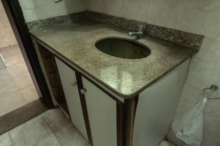 Casa à venda com 350m², 2 quartos e 6 vagasBanheiro 1