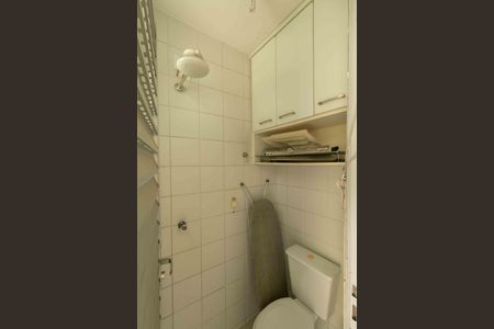 Apartamento à venda com 170m², 3 quartos e 2 vagas Apartamento à venda com 170m², 3 quartos e 2 vagasBanheiro de Serviço