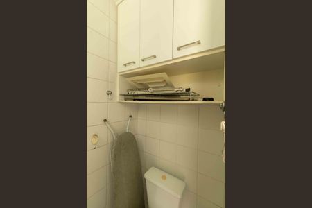 Apartamento à venda com 170m², 3 quartos e 2 vagas Apartamento à venda com 170m², 3 quartos e 2 vagasBanheiro de Serviço