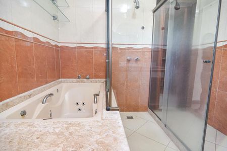Casa à venda com 400m², 5 quartos e 3 vagas Casa à venda com 400m², 5 quartos e 3 vagasBanheiro do Quarto 4