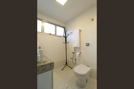 Apartamento à venda com 130m², 3 quartos e 2 vagasBanheiro da Suíte