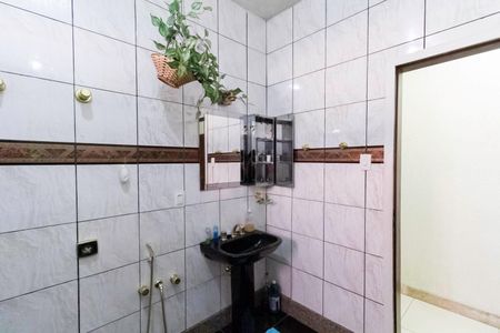 Casa à venda com 155m², 3 quartos e 2 vagasBanheiro social