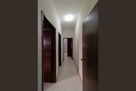 Casa à venda com 155m², 3 quartos e 2 vagasCorredor