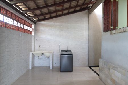 Casa à venda com 360m², 2 quartos e 6 vagasÁrea de Serviço