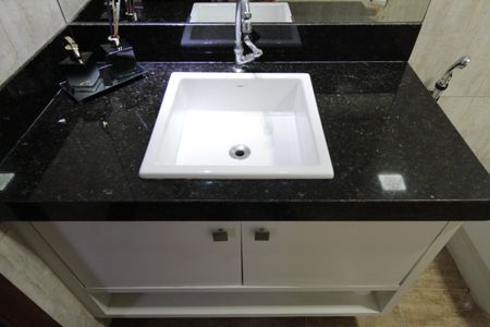 Casa à venda com 360m², 2 quartos e 6 vagasBanheiro Social