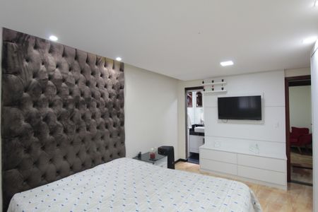 Casa à venda com 360m², 2 quartos e 6 vagasSuite