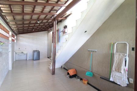 Casa à venda com 360m², 2 quartos e 6 vagasÁrea de Serviço