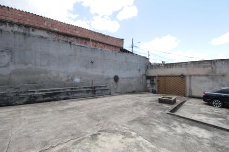 Casa à venda com 360m², 2 quartos e 6 vagasQuintal e Garagem