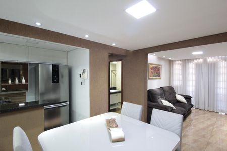 Casa à venda com 360m², 2 quartos e 6 vagasCozinha e Copa