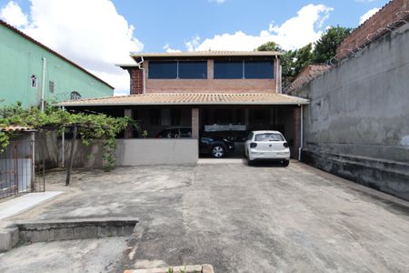 Casa à venda com 360m², 2 quartos e 6 vagasQuintal e Garagem