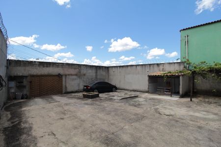 Casa à venda com 360m², 2 quartos e 6 vagasQuintal e Garagem