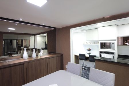 Casa à venda com 360m², 2 quartos e 6 vagasCozinha e Copa