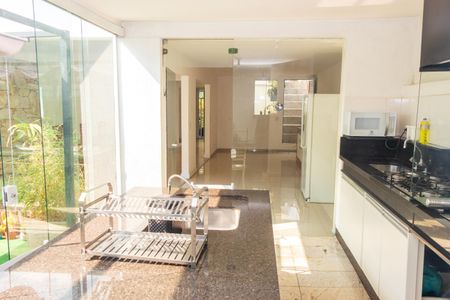 Casa à venda com 560m², 6 quartos e 2 vagas Casa à venda com 560m², 6 quartos e 2 vagasCozinha