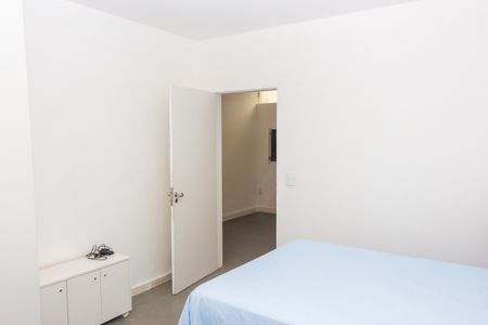 Casa à venda com 560m², 6 quartos e 2 vagas Casa à venda com 560m², 6 quartos e 2 vagasQuarto 1