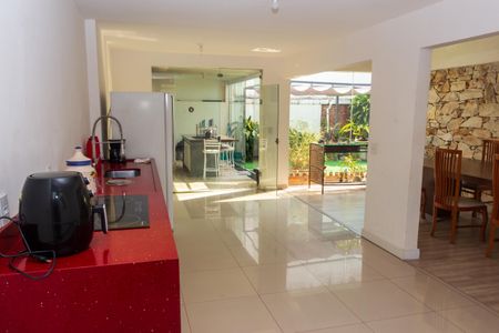 Casa à venda com 560m², 6 quartos e 2 vagas Casa à venda com 560m², 6 quartos e 2 vagasCozinha