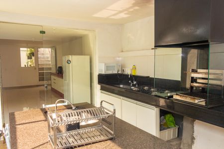 Casa à venda com 560m², 6 quartos e 2 vagas Casa à venda com 560m², 6 quartos e 2 vagasCozinha