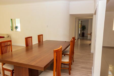 Casa à venda com 560m², 6 quartos e 2 vagas Casa à venda com 560m², 6 quartos e 2 vagasSala de Jantar