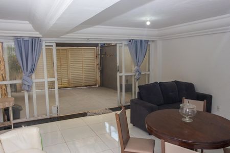 Casa à venda com 560m², 6 quartos e 2 vagas Casa à venda com 560m², 6 quartos e 2 vagasCasa 2 - Sala