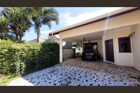 Casa de condomínio para alugar com 350m², 7 quartos e 4 vagas Casa de condomínio para alugar com 350m², 7 quartos e 4 vagasFachada