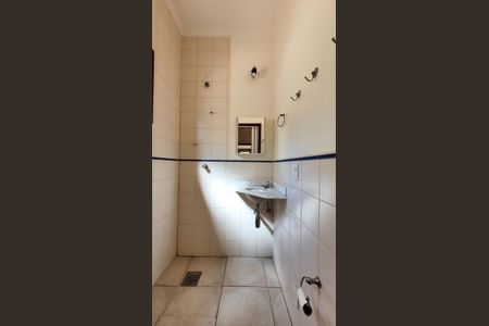 Casa de condomínio para alugar com 350m², 7 quartos e 4 vagas Casa de condomínio para alugar com 350m², 7 quartos e 4 vagasBanheiro de serviço