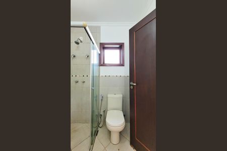 Casa de condomínio para alugar com 350m², 7 quartos e 4 vagas Casa de condomínio para alugar com 350m², 7 quartos e 4 vagasBanheiro da Suite Master