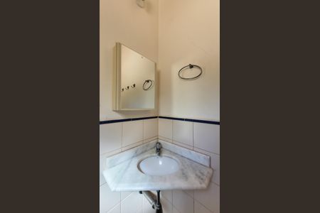 Casa de condomínio para alugar com 350m², 7 quartos e 4 vagas Casa de condomínio para alugar com 350m², 7 quartos e 4 vagasBanheiro de serviço