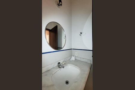 Casa de condomínio para alugar com 350m², 7 quartos e 4 vagas Casa de condomínio para alugar com 350m², 7 quartos e 4 vagasBanheiro da Área gourmet