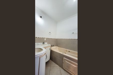 Casa de condomínio para alugar com 350m², 7 quartos e 4 vagas Casa de condomínio para alugar com 350m², 7 quartos e 4 vagasBanheiro da Suite Master