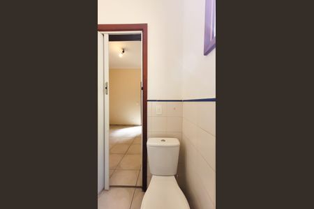 Casa de condomínio para alugar com 350m², 7 quartos e 4 vagas Casa de condomínio para alugar com 350m², 7 quartos e 4 vagasBanheiro de serviço