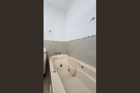 Casa de condomínio para alugar com 350m², 7 quartos e 4 vagas Casa de condomínio para alugar com 350m², 7 quartos e 4 vagasBanheiro da Suite Master